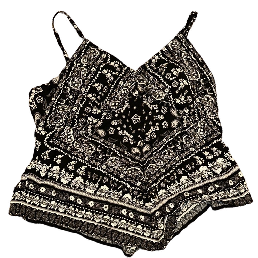 NWT Black and White Paisley Juniors Top